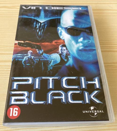 vhs Pitch Black met Vin Diesel (Video), Cd's en Dvd's, VHS | Film, Zo goed als nieuw, Science Fiction en Fantasy, Vanaf 16 jaar