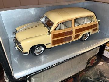 Ford Woody 1/18 - Nieuwstaat! beschikbaar voor biedingen