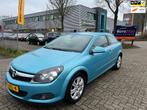 Opel Astra GTC 1.6 Cosmo - AIRCO - PARK SENSOR - LEDER !, Voorwielaandrijving, Navigatiesysteem, 15 km/l, Gebruikt