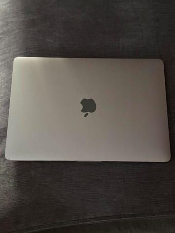 Macbook Pro M1 2020 13 inch (streep in scherm) beschikbaar voor biedingen