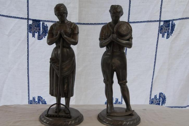 Vrouw met hark / man met zeis, Antiek en Kunst, Kunst | Beelden en Houtsnijwerken, Ophalen of Verzenden