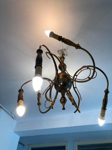 Ophangen lamp beschikbaar voor biedingen