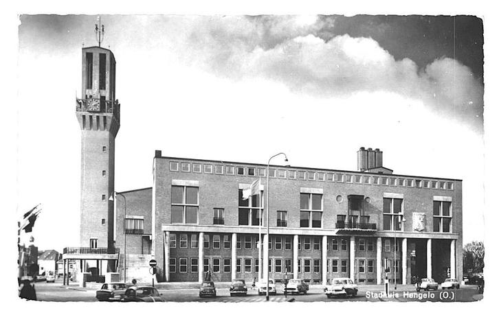 81489 Hengelo Ov 1964 Stadhuis Gelopen met zegel, Verzamelen, Ansichtkaarten | Nederland, Gelopen, Overijssel, 1960 tot 1980, Ophalen of Verzenden