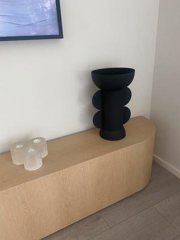 Zwarte abstracte metalen vaas / woonaccessoires beschikbaar voor biedingen