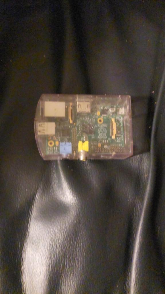 Raspberry Pi 1 Model B (2011.12) + CASE, Computers en Software, Overige Computers en Software, Verzenden