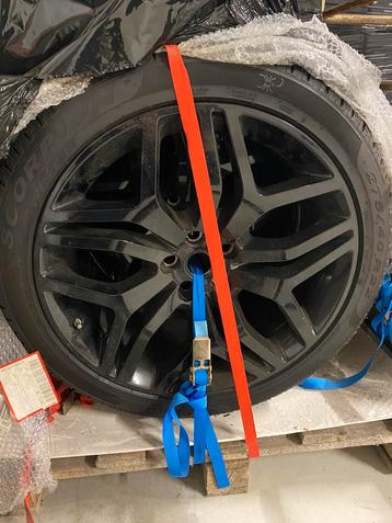 Range Rover sport 22 inch + winterbanden Pirelli beschikbaar voor biedingen