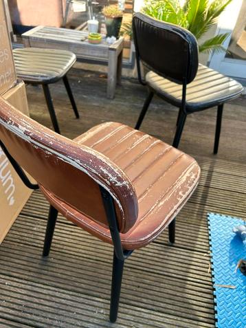 Houten Eettafel met 6 Stoelen - Interessante opknap set beschikbaar voor biedingen