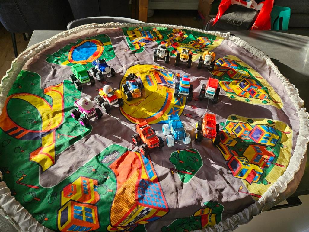 Blaze auto's + lanceerset + speelmat, Ophalen of Verzenden, Zo goed als nieuw, Jongen of Meisje