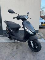 ⭐️Piaggio zip 2 takt 2016 Brom 2779 Km Nieuwstaat⭐️, Fietsen en Brommers, Scooters | Piaggio, Ophalen, Zo goed als nieuw, Benzine