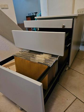 Ladenblok met 2 laden en geschikt voor hangmappen.