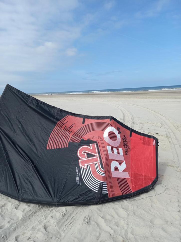 Ozone Reo V4 12m – zo goed als nieuw, Watersport en Boten, Kitesurfen, Zo goed als nieuw, Kite, 12 m², Geen board, Ophalen