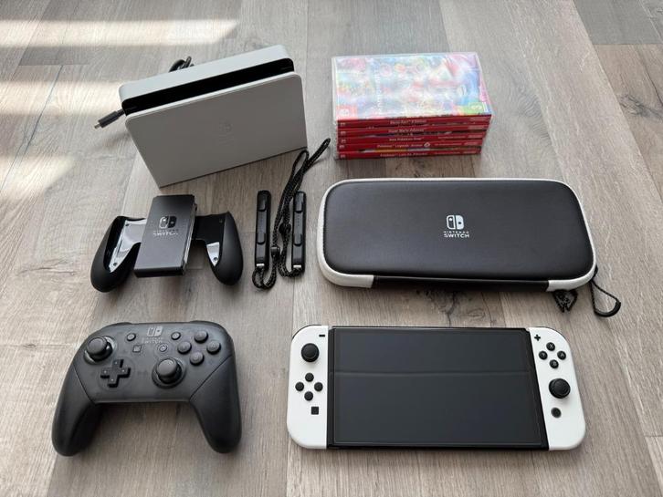 Nintendo Switch OLED compleet met Pro Controller & 5 games, Spelcomputers en Games, Spelcomputers | Nintendo Switch, Zo goed als nieuw