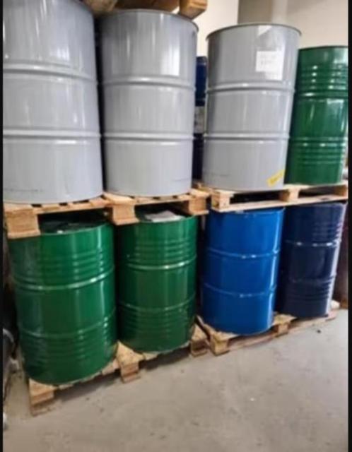 Vaten 200 liter gratis ophalen, Tuin en Terras, Regentonnen, Zo goed als nieuw, Metaal, 150 liter of meer, Ophalen
