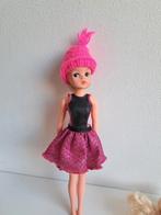 Jurk en muts voor barbie sindy fleur excl pop, Ophalen of Verzenden, Gebruikt, Kleertjes