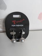 Trendy zilverkleurige oorbellen bolletje, Sieraden, Tassen en Uiterlijk, Oorbellen, Ophalen of Verzenden, Nieuw, Zilver, Overige materialen