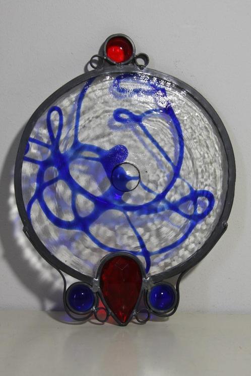 Mooie glas in lood raamversiering blauw rood, Antiek en Kunst, Antiek | Glas en Kristal, Ophalen of Verzenden