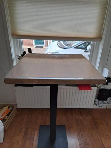 Hoge bartafel  beschikbaar voor biedingen