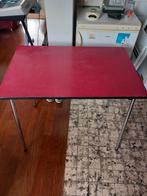Vintage Rode Tafel met Metalen Poten, Ophalen, Gebruikt, 100 tot 150 cm, Tot twee personen