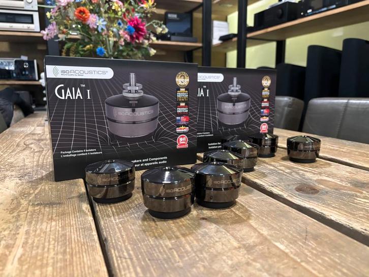 IsoAcoustics Gaia I 2 set's (Set van 4) 8 Stuks totaal, Audio, Tv en Foto, Luidsprekers, Zo goed als nieuw, Front, Rear of Stereo speakers