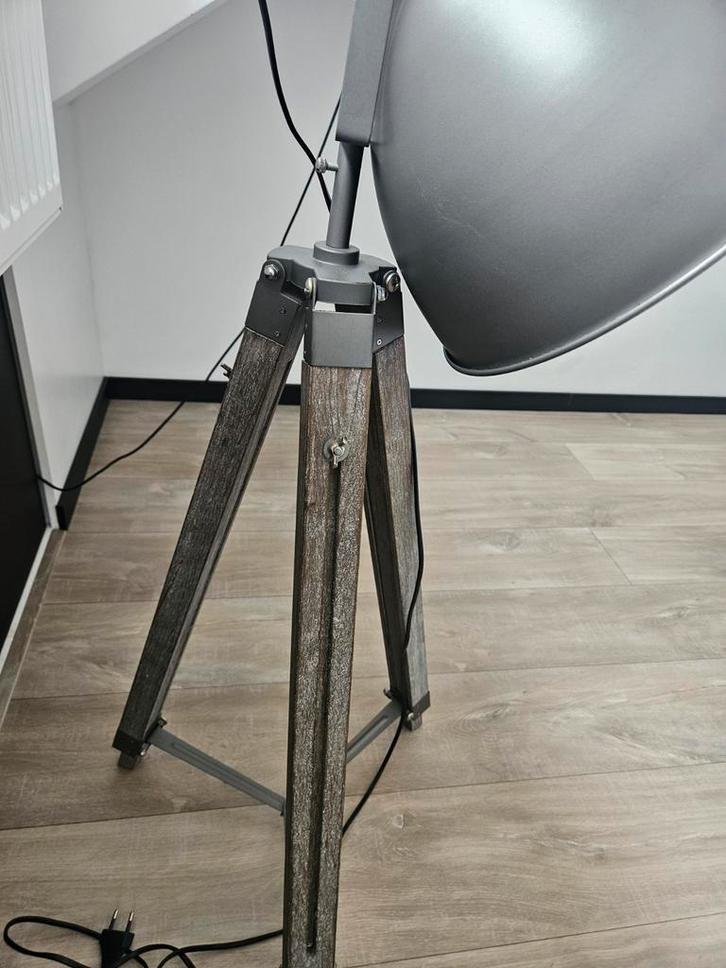 Stoere Tripod Lamp, Huis en Inrichting, Lampen | Vloerlampen, Zo goed als nieuw, 100 tot 150 cm, Hout, Metaal, Ophalen