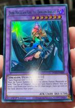 Yu-Gi-Oh! Dark Magician Girl the Dragon Knight DLCS-EN006 1s, Hobby en Vrije tijd, Verzamelkaartspellen | Yu-gi-Oh!, Foil, Ophalen of Verzenden