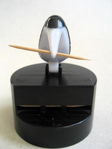 Vintage pinguin cocktailprikker automaat jaren 80 beschikbaar voor biedingen