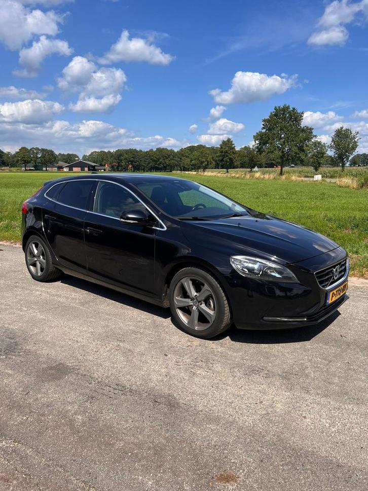 Volvo V40 1.6 T3 150PK 2013 Zwart, Auto's, Volvo, Particulier, V40, Benzine, A, Hatchback, Handgeschakeld, Geïmporteerd, Zwart