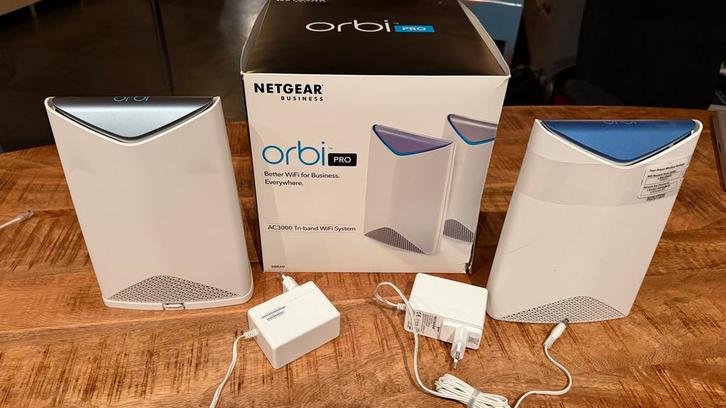 NETGEAR Orbi Pro AC3000 Router + Satellite (SRK60), Doe-het-zelf en Verbouw, Sanitair, Gebruikt, Overige typen, Ophalen of Verzenden