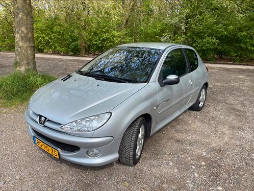 Peugeot 206 1.6 16V Gentry 3D 2004 Grijs Quicksilver, Auto's, Peugeot, Particulier, ABS, Airconditioning, Centrale vergrendeling