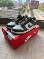 Nike dunk low - medium olive - 40,5, Kleding | Heren, Schoenen, Ophalen of Verzenden, Zo goed als nieuw, Overige kleuren