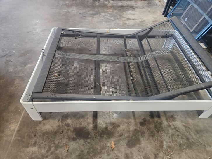 Als nieuwe auping auronde 140x200  1000/1500/2000 met  Avs, Huis en Inrichting, Slaapkamer | Bedden, Zo goed als nieuw, Tweepersoons