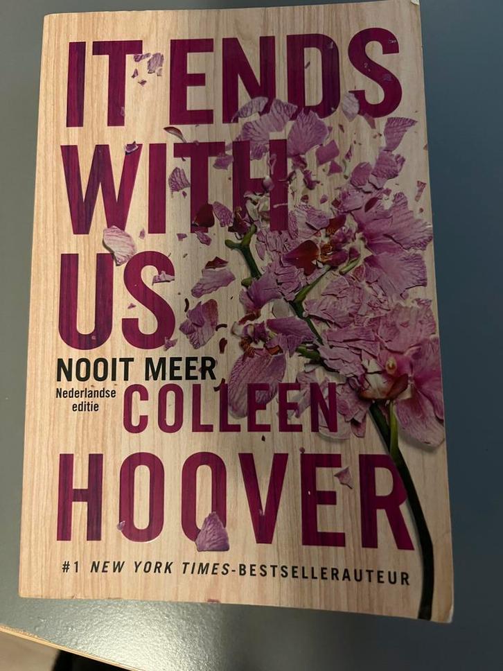 Colleen Hoover - It ends with us, Boeken, Literatuur, Zo goed als nieuw, Nederland, Ophalen of Verzenden