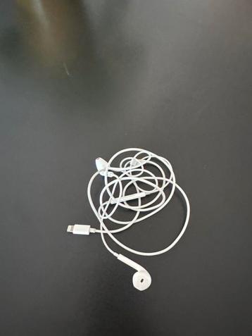 White earphones with Lightning connector (for iPhone/iPad) beschikbaar voor biedingen