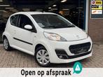 Peugeot 107 1.0 Active 2014 WIT 3drs AUT AIRCO APK NAP!, Auto's, Peugeot, Stof, Gebruikt, Zwart, 4 stoelen