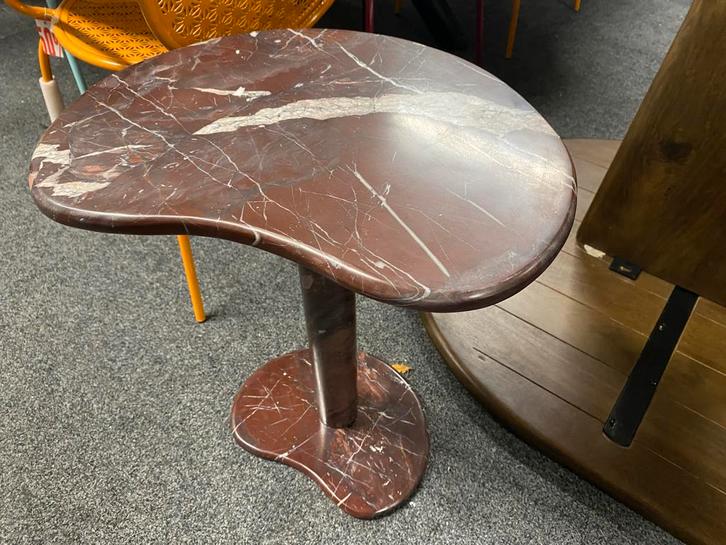 Rood Bordeaux Marmer Bijzettafel japandi stijl, Huis en Inrichting, Tafels | Bijzettafels, Nieuw, Overige vormen, Minder dan 45 cm