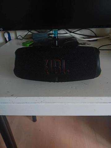 JBL Charge 5  beschikbaar voor biedingen