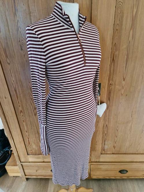 GSUS gestreept midi jurk lange mouw bordeaux mt XS-S zgan, Kleding | Dames, Jurken, Zo goed als nieuw, Maat 34 (XS) of kleiner