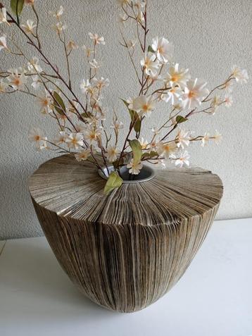 Upcycled Art | Kunst vaas van oud papier 2006 beschikbaar voor biedingen