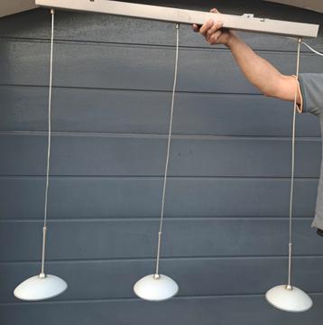 Mooie RVS Hanglamp met Glazen Kapjes beschikbaar voor biedingen