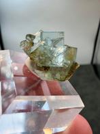 Helder blauwe fluorite op mica, Verzamelen, Mineralen en Fossielen, Ophalen of Verzenden