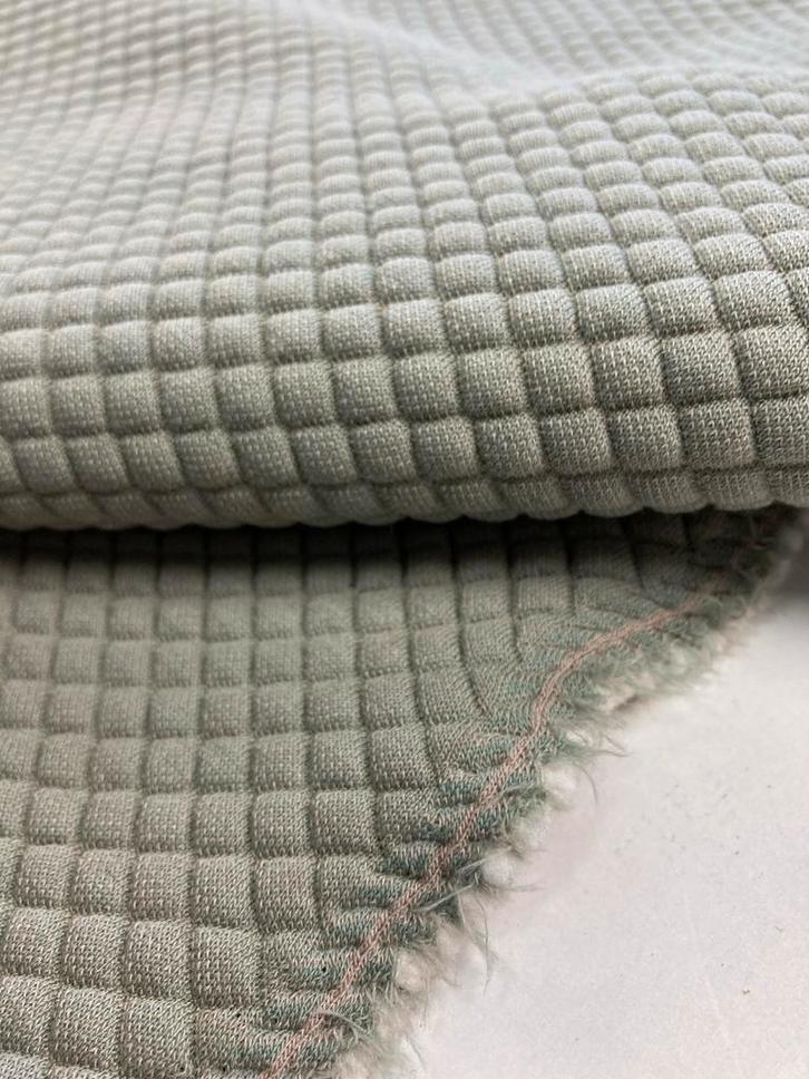 Kvadrat Febrik Meubelstof - 6 Meter - Groen Mozaïek, Hobby en Vrije tijd, Stoffen en Lappen, Nieuw, Wol, 120 cm of meer, 200 cm of meer