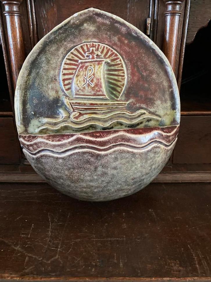 Grote wijwaterbak Terraco Beesel Louis Konickx, Antiek en Kunst, Antiek | Keramiek en Aardewerk, Ophalen of Verzenden