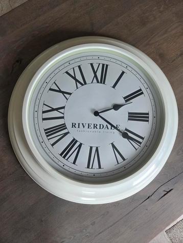 Riverdale Wandklok - 60 cm beschikbaar voor biedingen