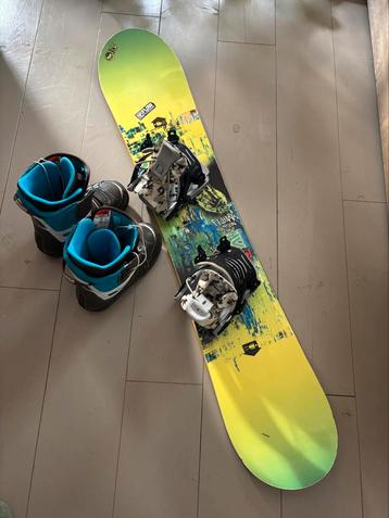 Flow snowboard set 1.40m beschikbaar voor biedingen