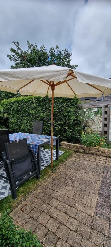 Houten Parasol met universele Hoes  beschikbaar voor biedingen
