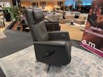 Sta op/Relax fauteuil grijs leder direct leverbaar, Ophalen, #Relax#Sta-op#Fauteuil#Leder#Grijs#Draaibaar, Minder dan 75 cm, Zo goed als nieuw