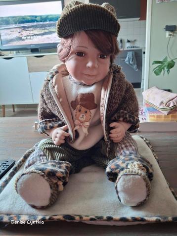 Mooie pop beschikbaar voor biedingen