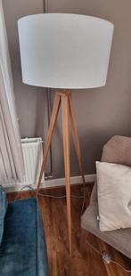 Mooie driepoot vloerlamp met witte kap, Ophalen, Zo goed als nieuw, 150 tot 200 cm