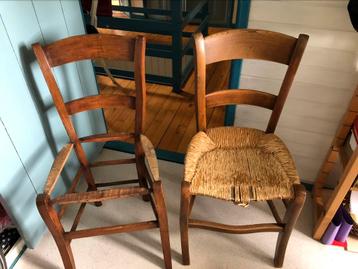 2 Deventer stoelen  beschikbaar voor biedingen