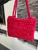 Handmade crochet shoulder bag in fuchsia pink, Sieraden, Tassen en Uiterlijk, Tassen | Damestassen, Ophalen, Nieuw, Roze, Schoudertasje